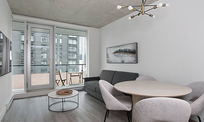 Quartier des Spectacles Apartment | New Luxury Unit in Heart of MTL 813 | Metro access