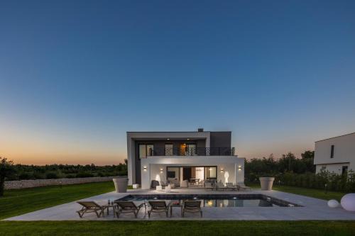 Butkovici Villa | New! Luxury Villa Epic 8 - 50 m2 pool, in Istria