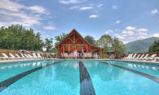 Wears Valley Villa | New Luxury Villa in the Smokies - Near Gatlinburg /Pigeon Forge /Dollywood