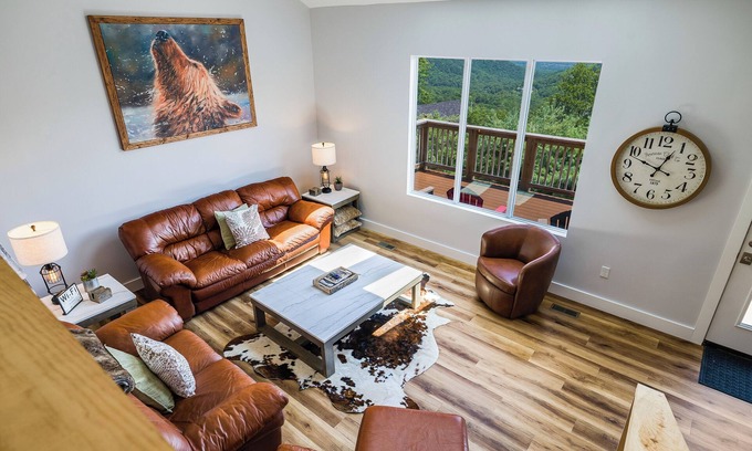 McGaheysville Cabin | New! Lynx Lodge - Luxury Mountain Modern Home - Sleeps 14-16, great rates!