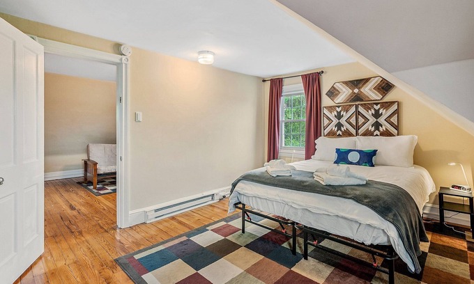 Bryn Mawr House | NEW - Mainline Train, Colleges, Hospital