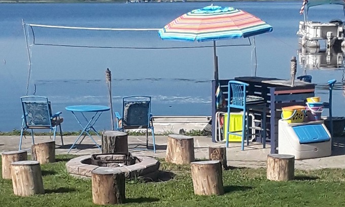 Vandercook Lake Cottage | New! Marina Shores Vacation Lake House