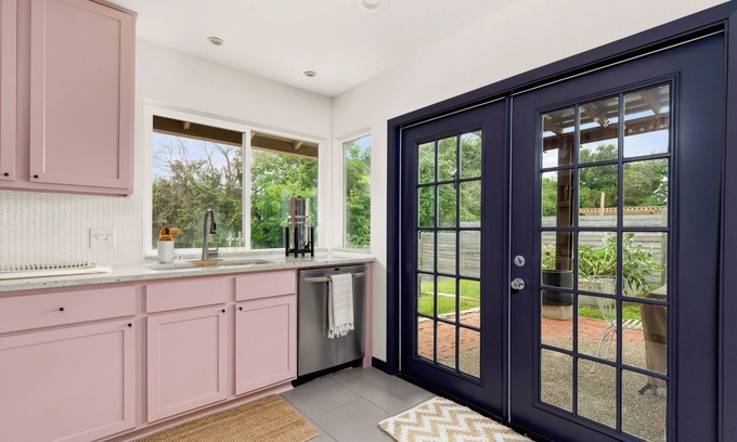 East Congress House | NEW! Mid Century Gem - Office, Sleeps 6, Private