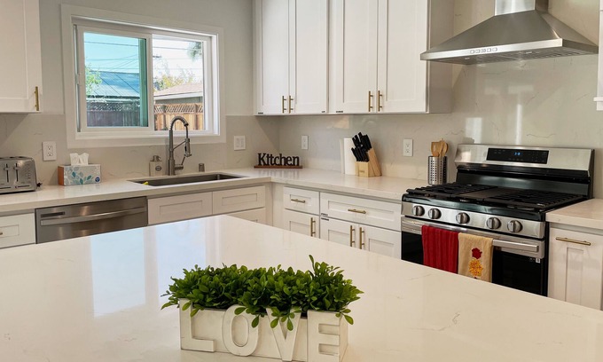 Valley View - Reed House | New Modern 4B/4B - Spacious Home in San Jose