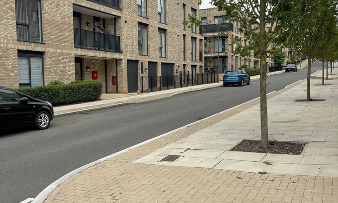 High Barnet Apartment | New Modern Apartment, Private Sceure Parking with EV Charger and Balcony