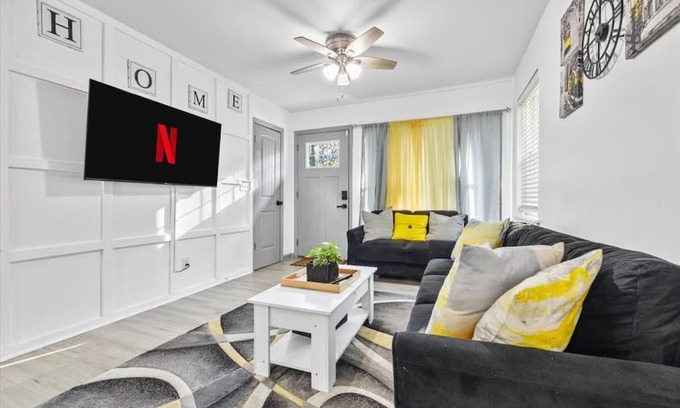 Atlanta House | NEW! Modern Comforts w/4Beds/3BR Sleeps 8