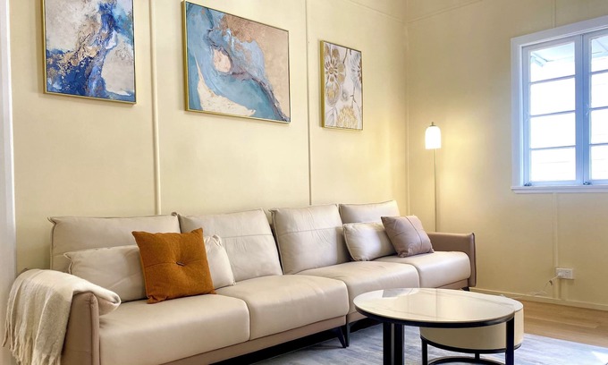 East Brisbane Apartment | New! Modern Cottage 10mins to CBD 3 Beds + Parking