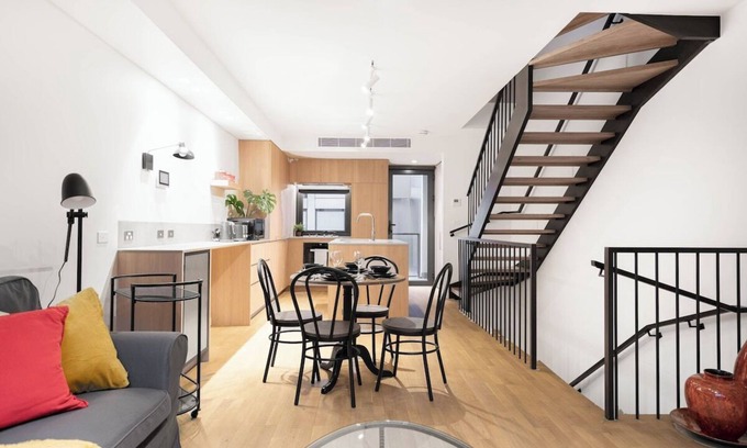 Toorak House | New Modern Design 3B2B House+Parking near Toorak 2