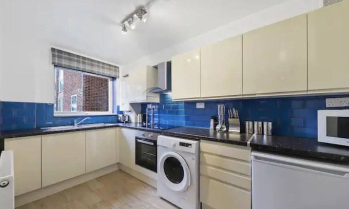 Marlborough House | NEW Modern Gem Apt with Parking