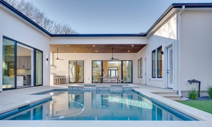 Allandale House | New Modern Luxury! | Pool/Spa | Casita l Close to Downtown l 9 Beds