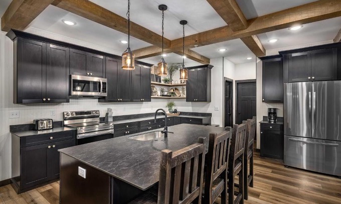 Kimberling City House | NEW! Modern Luxury Lakefront Lodge Resort - FREE Amenities