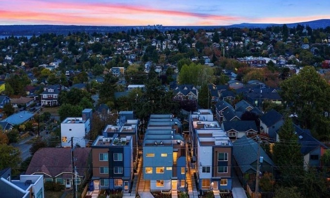 Mann House | New modern Nordic style home, view, rooftop deck