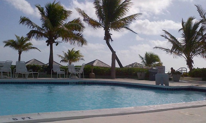 Freeport Apartment | New Modern, renovated Beachfront/Oceanview Studio-Coral Beach, Near Port Lucaya
