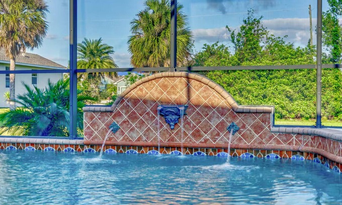 Rotonda Heights House | New Modern Tuscan Villa - Beach 10Min - Heated Salt Water Pool - Luxury Living
