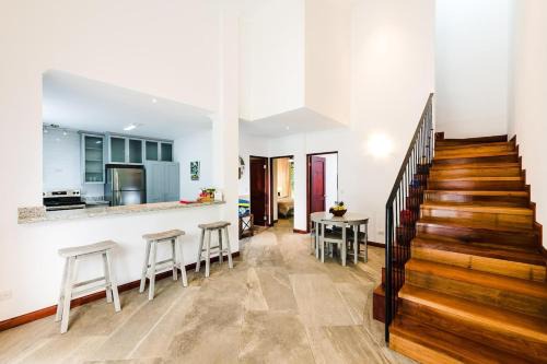 El Ocotal House | New Modern Villa Walking Distance to Beach