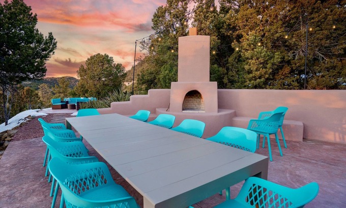 Santa Fe House | NEW! Mountain views, arcade, hot tub, 3000sqft