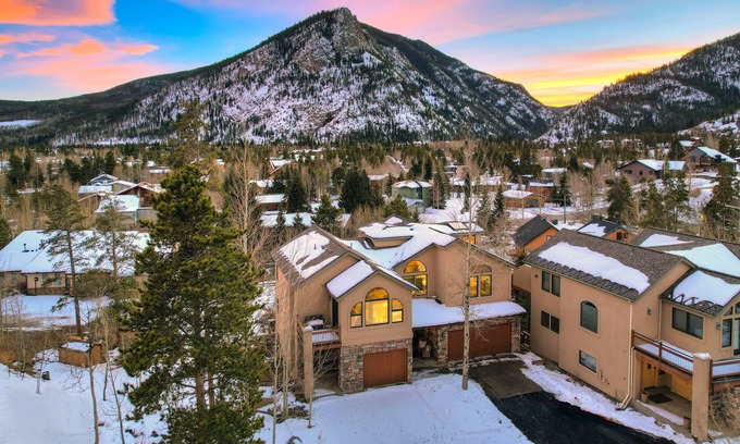 The Reserve House | New Mt Royal Retreat Near Downtown Frisco - Hot Tub & Breathtaking Views