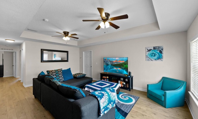 Northside House | ★NEW★N. Jax Home| Mins to ✈︎ | 4 Bed | EZ Check-In