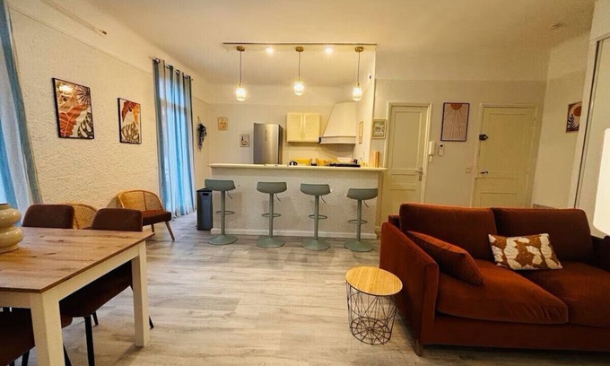 La Gare Apartment | New near train station air conditioning and 3-star balcony