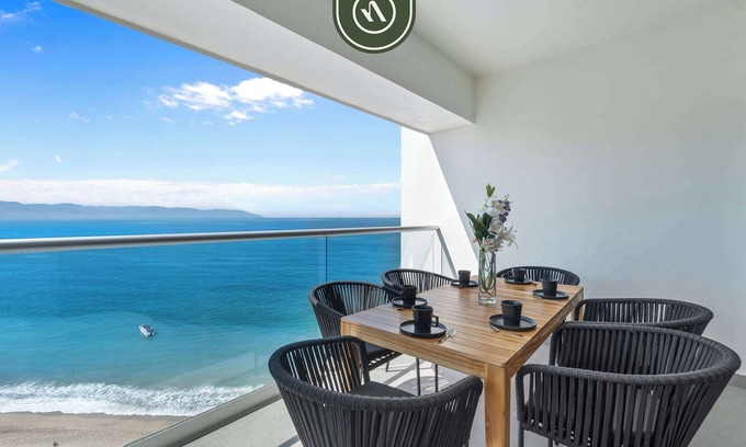 Lazaro Cardenas Apartment | New Oceanfront 2 BR Condo - Gym - Beach - Pool