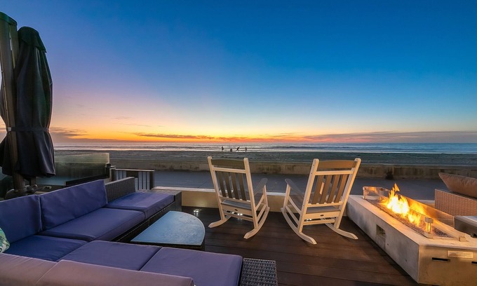 Mission Beach Condo | NEW! Oceanfront 2BD with Parking, Patio, BBQ, Great for the Whole Family! Pets OK!
