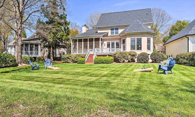New London House | NEW! Old North State - Badin Lake Retreat w/ Deck!