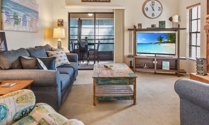 Bradenton Condo | NEW ON THE MARKET! CLOSE TO BEACH! 2 Bed, 2 Bath Townhome in Palma Sola!