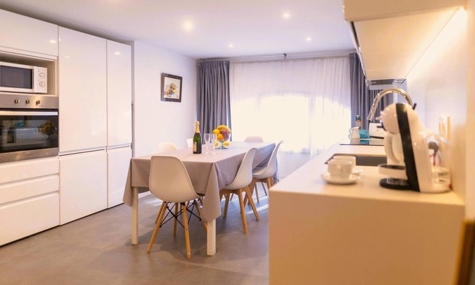 El Roc de Sant Gaieta Apartment | New Opening in front of Roc de Sant Gaietà beach