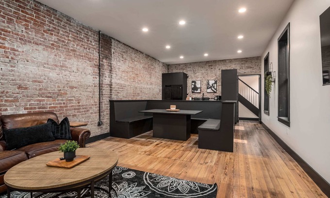 Shelby Park House | New! Paint it Black! Incredible Rehab - 4br/3.5ba