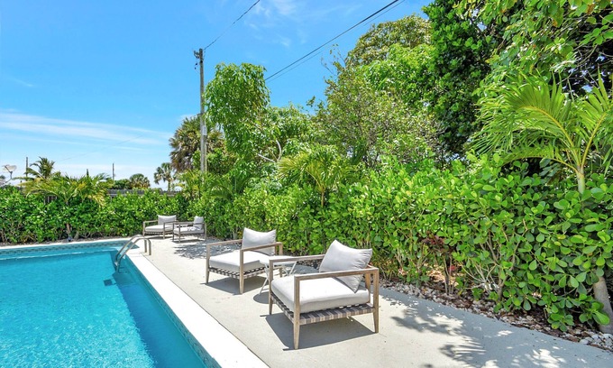 Parker Ridge House | NEW: "Paradise Palm"4/2 with Pool!