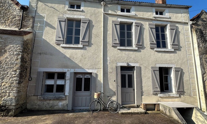 Rougemont House | NEW Peace and quiet guaranteed in a small medieval village near the forest and the Burgundy canal