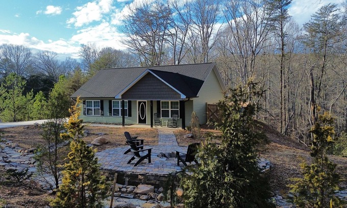 Dahlonega House | New Pet-Friendly less than 5 minutes to Dahlonega Square