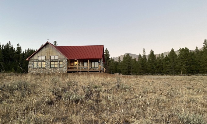 Almont Cabin | New! Premier 3 bedroom cabin in Taylor Park. Base of the Collegiate Mountains.