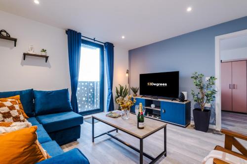 Vauxhall Apartment | NEW! Pristine 2-Bed Flat on Liverpool by 53 Degrees Property, Amazing Location, Sleeps 6!
