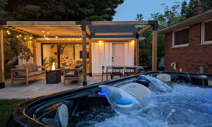 Prince Edward House | NEW Professionally Designed 8 Bed Home (w. 2 Sandbanks Passes)