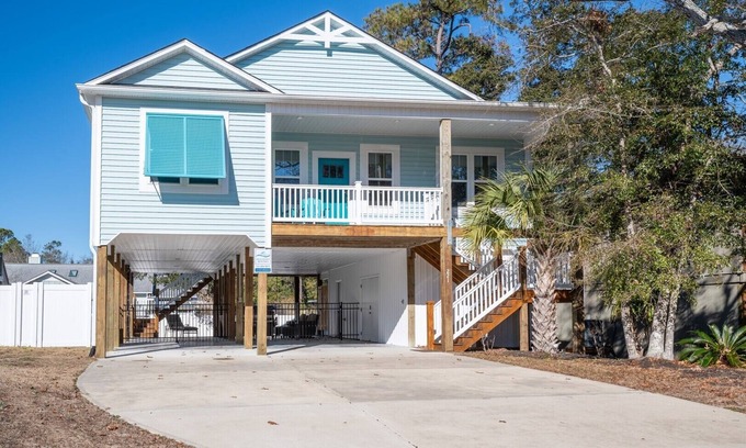 St. James House | NEW Property- Pet Friendly Private Home with Fenced Yard