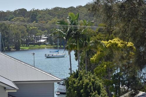 Brightwaters House | NEW PropertyBreezy Bayside Haven at Brightwaters