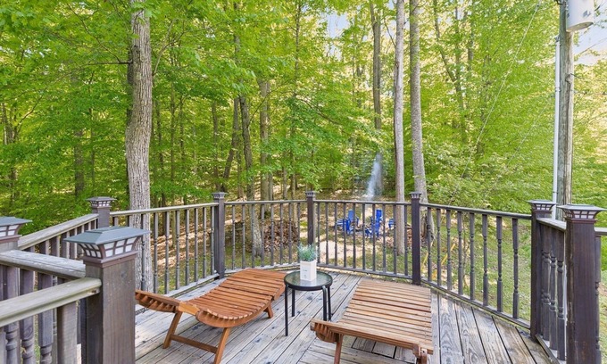 Helmsburg Cottage | NEW! Puzzle Peak 3-Bedroom Cottage