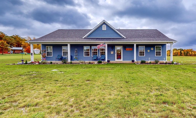 Dundee House | New ranch-style in the heart of Finger Lakes/Wine Country with porch & firepit