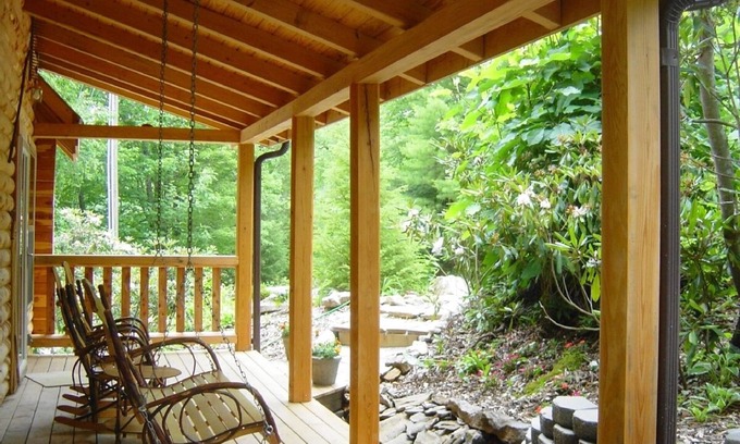 Spruce Pine Cabin | New red cedar log home just off the blue ridge parkway in Little Switzerland, NC