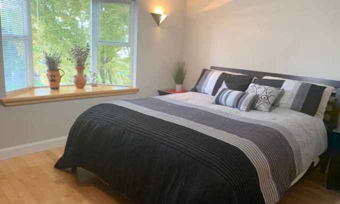 South San Mateo House | New Remodel 2 Bedroom Ground Unit, Great Location