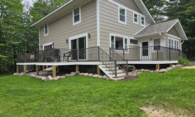Hayward Cabin | New Remodel Lake Cabin for Fall and Winter Sports weekly/monthly rental