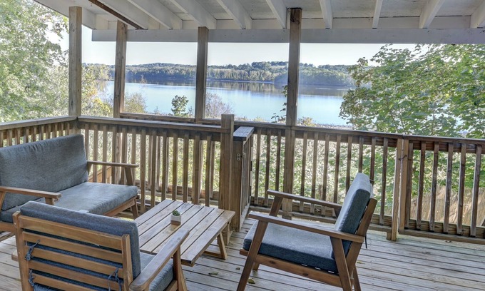 Coxsackie House | New! Remodeled Hudson Valley home with stunning river views