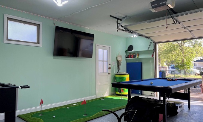 Villas House | New Reno! 5 min walk to beach, Garage Arcade! 3 bedroom/4 bed/2 bath. Must see!