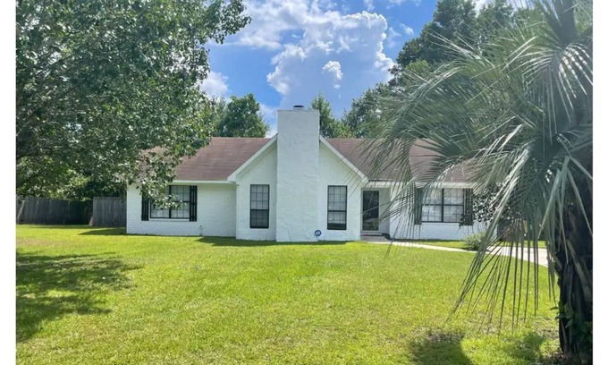 Hinesville House | NEW Renovated Family Home! Central Location