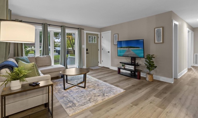 Westgate House | NEW Renovated Home Near Shopping and Military Base