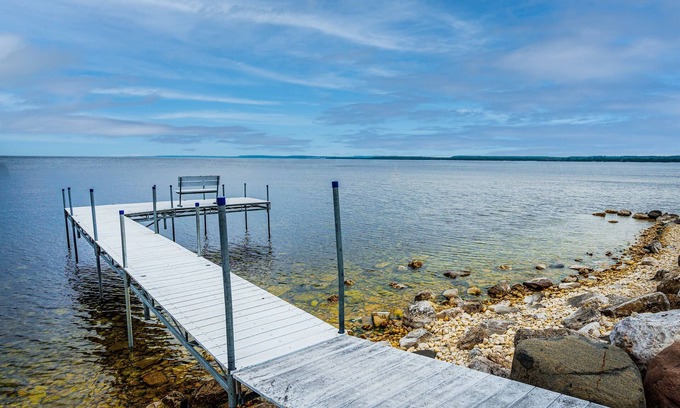 Sturgeon Bay Cabin | NEW RENOVATION | Lakefront | Dock | HotTub | Fish!