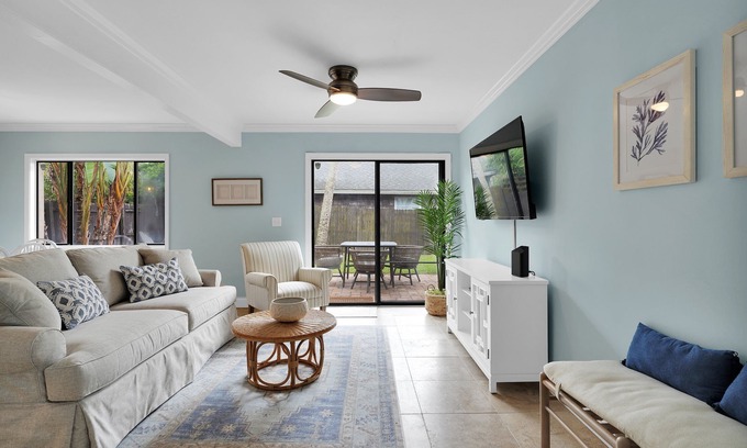 Jacksonville House | New rental house less than 2 blocks from the beach!