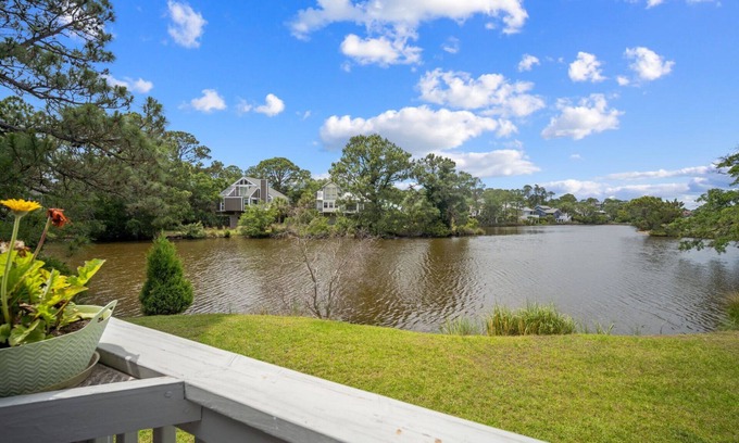 Blue Heron Lake House | New Rental, Lake Home, Newly Renovated, Golf Cart Included , two king master suites