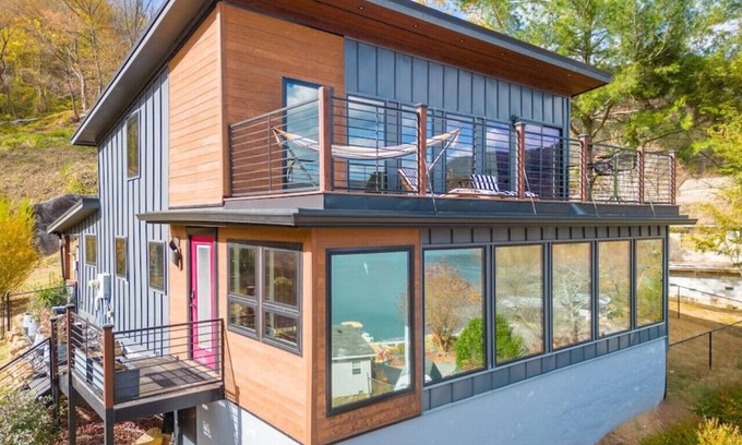 Chattanooga House | *NEW* Riverside Retreat - Hot Tub, GREAT views!